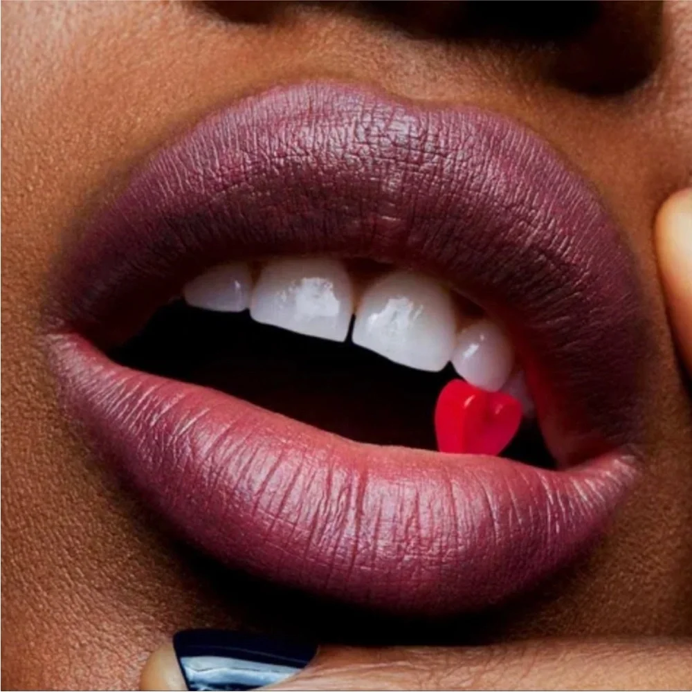 🌟 AMOROUS a MAC SATIN LIPSTICK. RETAIL $25. ** NEW IN THE BOX. FULL SIZE. - Picture 2 of 10